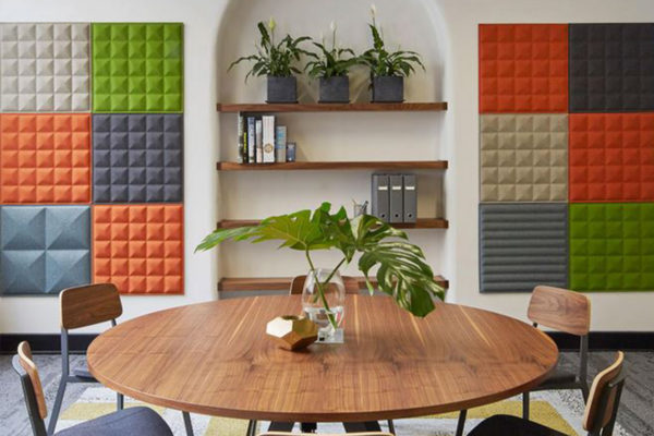 Büro Raumakustik verbessern mit Wandplatten