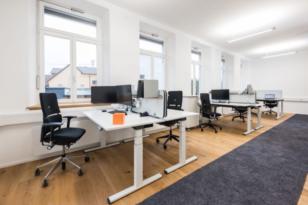 Ergonomische Arbeitsplätze in einem Büro in Heilbronn